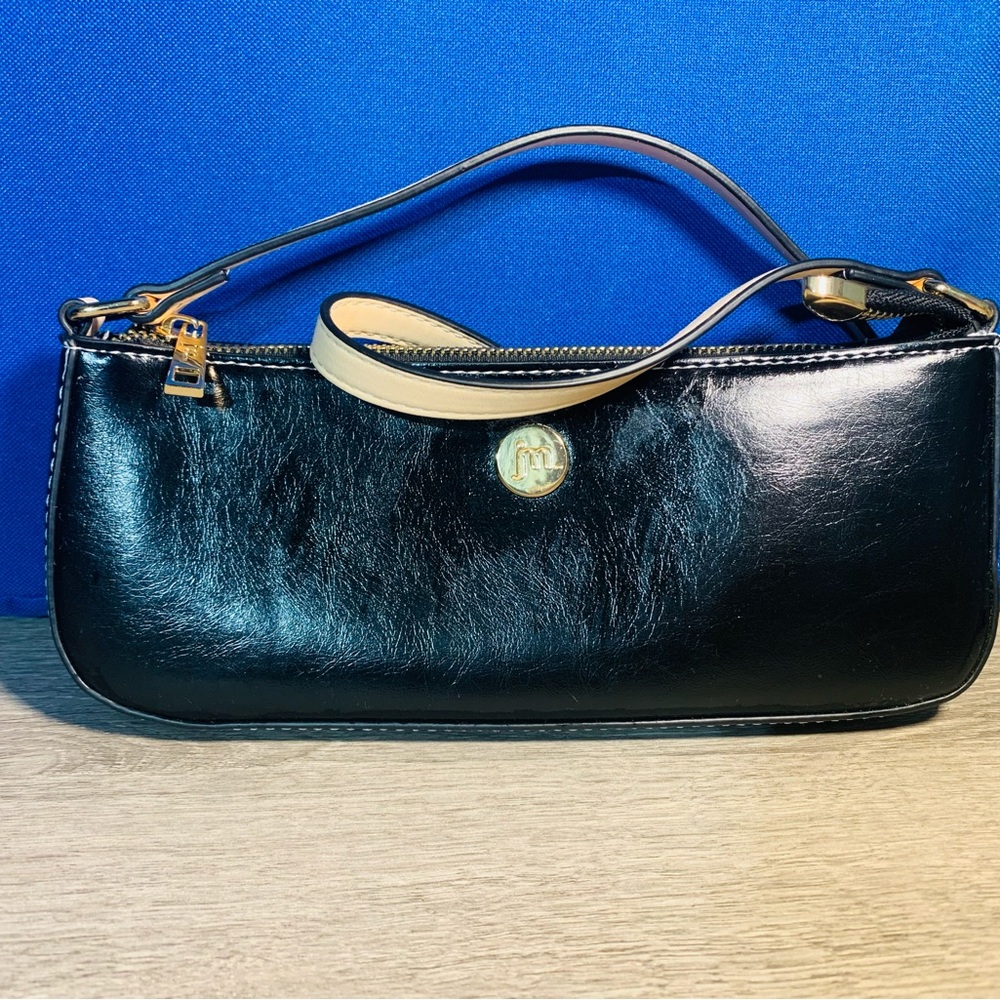 Jessica Moore Textured Baguette Bag